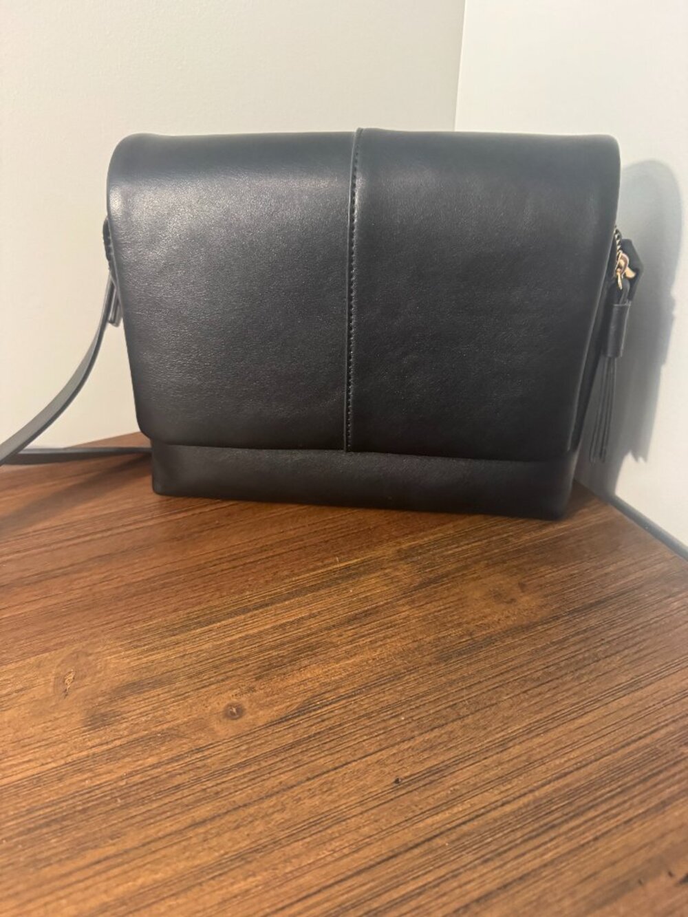 Modern+Chic Kate Crossbody Bag | Vegan Leather | Black